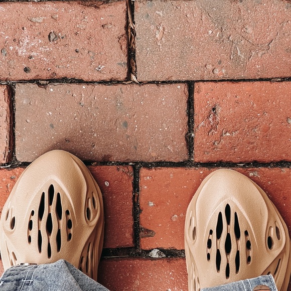 YEEZY FOAM RUNNER - Picture 6 of 7